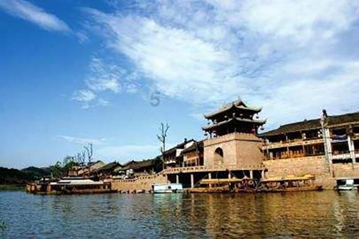 逃离无人的学校